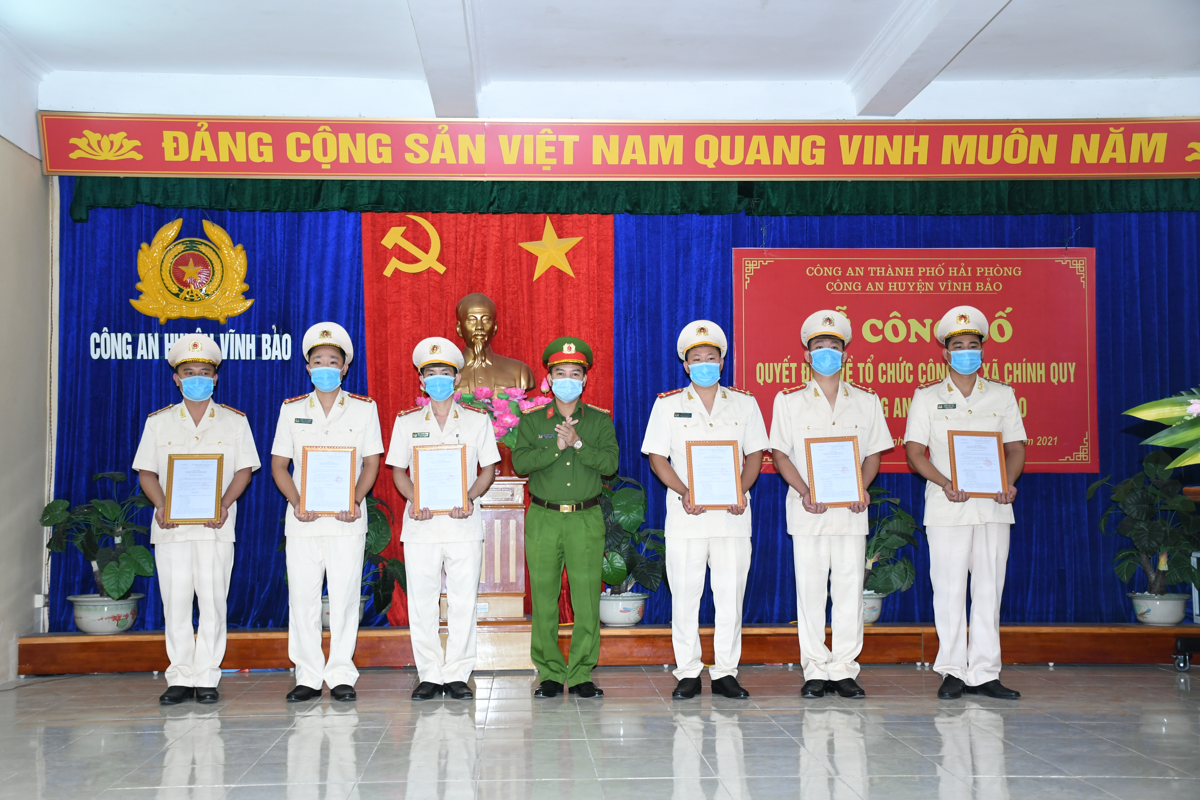 Công an huyện Vĩnh Bảo: Công bố các quyết định về Công an xã chính quy